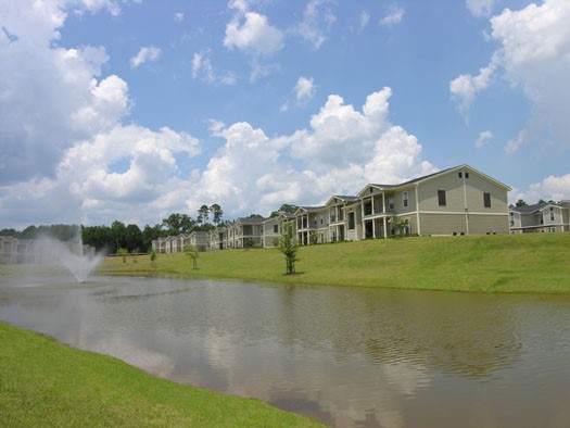 Westlake Apartments lake with beautiful water fountain